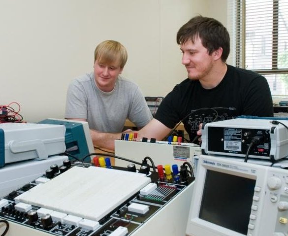 Students working in the lab.